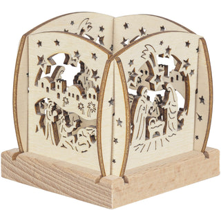 Kleiner Holz‑Kerzenhalter mit filigran ausgeschnittener Darstellung der Christi Geburt, umgeben von Sternen und Gebäuden; gestaltet für ein einzelnes Teelicht. unbeleuchtete Ansicht
