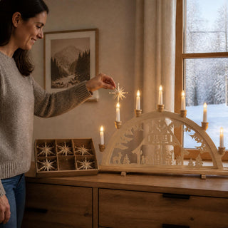 6 naturfarbene Aufstecksterne für Lichterbögen, Schwibbögen und Weihnachtsbeleuchtung, filigrane Holzsterne zum Aufstecken auf Kerzenlampen, Ø 9,5 cm, festliche Ergänzung für die Adventsdekoration.