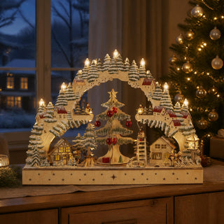 Farbiger LED Lichterbogen „Drehender Weihnachtsbaum“ mit beweglichem Christbaum, festlich geschmückter Winterszene, warmweißer Beleuchtung und liebevollen Details, 50 cm, stimmungsvolle Weihnachtsdekoration für Fensterbank und Wohnraum.