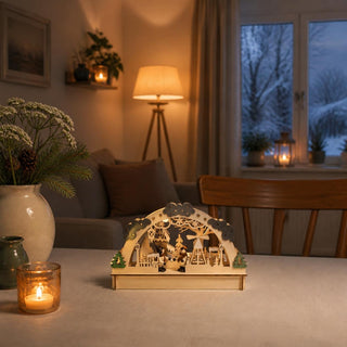 LED-Lichterbogen Mini „Winterkinder“ mit winterlicher Dorfszene, spielenden Kindern, verschneiten Tannen und LED-Beleuchtung, farbige Weihnachtsdekoration aus Holz, 23 cm.