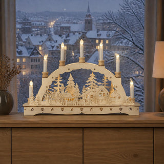 LED Lichterbogen „Stadt“ mit 7 LED-Kerzen, beleuchteter Winterstadt, Kirche, Häusern und Tannenbäumen, Weihnachtsdekoration aus Holz in Natur, 48 cm.