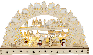LED Lichterbogen aus naturfarbenem Holz mit Santa Claus, Schneemann, Winterdorf und warmweißer Beleuchtung, 43 cm, batteriebetrieben mit Timer.