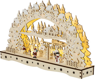 LED Lichterbogen aus naturfarbenem Holz mit Santa Claus, Schneemann, Winterdorf und warmweißer Beleuchtung, 43 cm, batteriebetrieben mit Timer. Seitliche Ansicht.