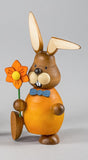 Osterhase mit Blume aus Holz, orange