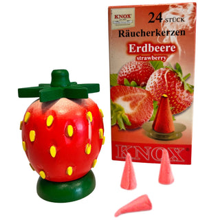 Farbiges Räuchermännchen in Erdbeerform mit grünem Blattdeckel und Sockel, daneben Packung Knox Räucherkerzen „Erdbeere“ sowie einzelne rote Räucherkerzen, fruchtiges Design, Höhe ca. 8 cm.