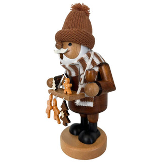 Farbiges Räuchermännchen „Lebkuchenhändler“ aus Holz, 21 cm hoch, mit gestrickter Mütze, Schal und kleinen Lebkuchen‑Anhängern. Seitenansicht links