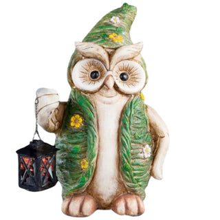Dekorative Gartenfigur Eule aus Kunststein mit grüner Weste und Hut, hält eine kleine Laterne mit LED‑Solar‑Licht – detailreiche Garten‑Deko für Außenbereiche.
