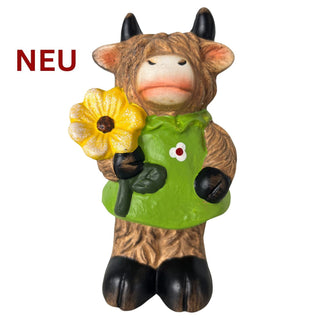 Dekofigur Galloway-Mädchen aus Terrakotta, 14 cm hoch, mit grünem Kleid und gelber Blume.
