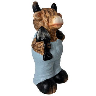 Dekofigur Galloway-Junge aus Terrakotta, 14 cm hoch, mit Latzhose und Werkzeug. Seitenansicht links