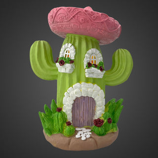 Gartenfigur eines grünen Kaktus‑Wichtelhauses mit rosa Dach, Blumen und Solar‑LED, 21 cm hoch. Beleuchtet mir grauen Hintergrund