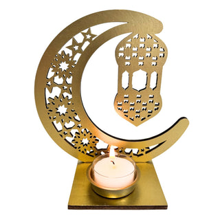 Goldfarbener Holz‑Kerzenhalter mit filigranem Halbmond‑ und Laternenmotiv, passend für ein Teelicht, 16 cm hoch. beleuchtet