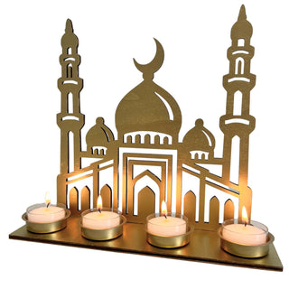 Goldfarbener Kerzenhalter aus Holz für vier Teelichter mit orientalisch anmutender Architektur-Silhouette und Halbmond-Motiv im Hintergrund. Beleuchtet mit  Teelichten.