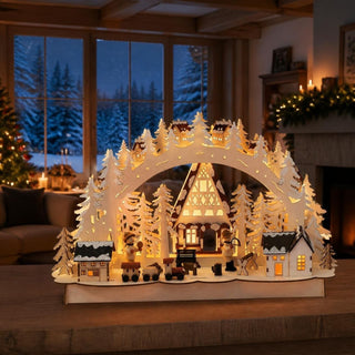LED-Lichterbogen „Waldeisenbahn“ mit Timer, natur, 45 cm, mit detailreich gestalteter Winterlandschaft aus naturbelassenem Holz. Zwischen verschneiten Tannenbäumen und kleinen Häusern verläuft eine Waldeisenbahn vor einem beleuchteten Gebäude im Erzgebirgsstil. Die integrierten warmweißen LEDs setzen die filigranen Details stimmungsvoll in Szene und schaffen eine festliche, gemütliche Atmosphäre zur Weihnachtszeit.