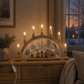 LED Schwibbogen „Sternsinger“ natur, 41 cm, traditioneller Holz-Schwibbogen mit Sternsingern, verschneitem Dorf, Kirche und warmweiß beleuchteten Kerzen. Die detailreiche Erzgebirge-Dekoration sorgt für eine festliche Weihnachtsstimmung auf Fensterbank oder Sideboard.