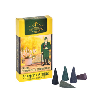 Räucherkerzen „Bunte Sommermischung“, 24 Stück in gelber Verpackung mit grünem Etikett, sommerlicher Abbildung mit Blumenstrauß und Figur sowie der Aufschrift „Sommer Mischung“ und „Original Crottendorfer Räucherkerzen“.