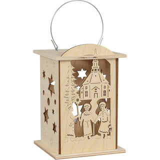 Naturfarbene Holzlaterne „Seiffener Kirche“ mit filigranen Aussparungen, Figurenmotiv und Sternöffnungen, geeignet für Teelicht oder LED‑Stripe. Unbeleuchtet.