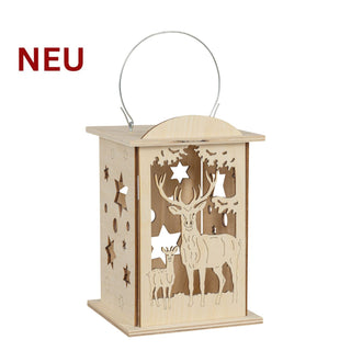 Holzlaterne „Wald“ mit filigran ausgesägtem Hirsch‑ und Kitzmotiv sowie Sternöffnungen, geeignet für Teelicht oder LED‑Beleuchtung.