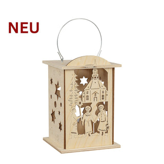 Naturfarbene Holzlaterne „Seiffener Kirche“ mit filigranen Aussparungen, Figurenmotiv und Sternöffnungen, geeignet für Teelicht oder LED‑Stripe. Unbeleuchtet.