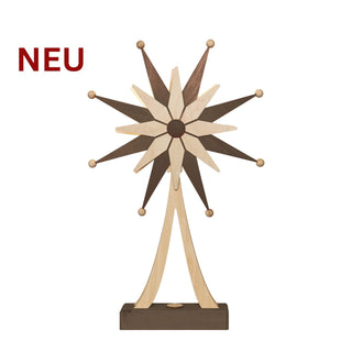 LED‑Adventsstern aus Holz mit braunen und naturfarbenen Spitzen auf stabilem Holzfuß; 63 cm hoch.