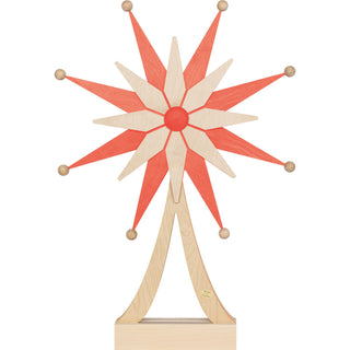 LED Adventsstern mit Holzfuß, rot, 63 cm, in Frontalansicht. Der dekorative Weihnachtsstern aus Holz kombiniert naturfarbene und rote Sternspitzen zu einem modernen, dreidimensionalen Design. Mit stabilem Holzfuß und integrierter LED-Beleuchtung eignet sich der Adventsstern ideal als stimmungsvolle Weihnachtsdekoration für Fensterbank, Sideboard oder Wohnbereich.