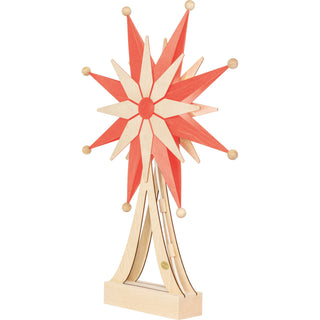 
LED Adventsstern mit Holzfuß, rot, 63 cm, in Schrägansicht mit sichtbarer Rückseite. Der dekorative Weihnachtsstern aus Holz kombiniert naturfarbene und rote Sternspitzen zu einem modernen, dreidimensionalen Design. Die integrierte LED-Beleuchtung sorgt für ein warmes, stimmungsvolles Licht, während der stabile Holzfuß sicheren Stand gewährleistet. Ideal als festliche Weihnachtsdekoration für Fensterbank, Sideboard oder Wohnbereich.