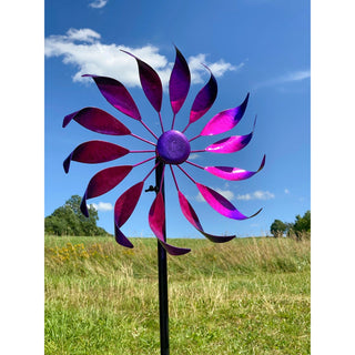 Windrad; Blau/Lila; Natur