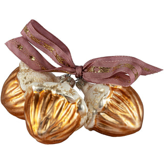 Zu verschiedenen Dekorationszwecken können diese 3 Glas-Haselnüsse mit rosa Schleife verwendet werden. Bild 2.