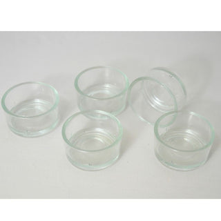 Sie bekommen 5 hochwertige Glashalter im Set,. Geeignet für Teelichter. Sie können diese auch als Ersatzteil nutzen, wenn ein Glashalter eines Teelichtleuchters zu Bruch gegangen ist. Der Durchmesser von außen beträgt 4,5 cm. Der innere Durchmesser liegt bei 4 cm und der Halter ist 2 cm hoch.