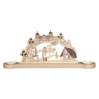 Naturfarbener Teelichthalter aus Holz für 2 Teelichte mit dem Motiv aus dem Defa-Märchen "Drei Haselnüsse für Aschenbrödel®". Zentral abgebildet werden Schloß Moritzburg, der Prinz mit dem Schuh und die Prinzessin auf dem Pferd.