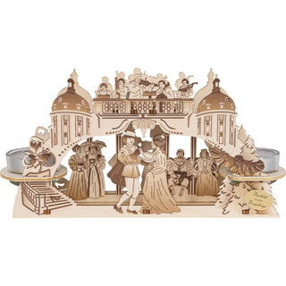 Der Kerzenhalter aus Holz ist geeignet für 3 Teelichter bringt mit den schattierten Akzenten das Märchen vom Aschenbrödel detailgetreu wieder. Kleine Filmausschnitte sind bildlich festgehalten. Bild 2.