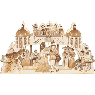 Der Kerzenhalter aus Holz ist für 5 Teelichter bringt mit den schattierten Akzenten das Märchen vom Aschenbrödel detailgetreu wieder. Kleine Filmausschnitte mit dem Prinzenpaar, der Stieffamilie, der Eule, dem Schloss und dem Königspaar sind bildlich festgehalten. Hier ist der naturfarbige Bogen mit leuchtenten Kerzen dargestellt.