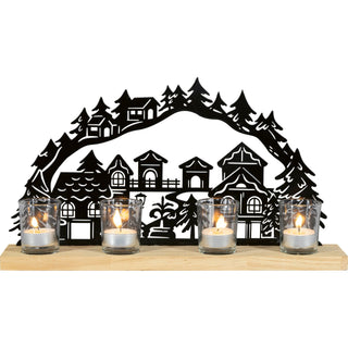 Kerzenhalter ‚Schwibbogen‘ mit Häuser- und Baum-Silhouette auf Holzsockel, 41 cm breit, mit drei Glashaltern für Teelichte – Weihnachtsdekoration mit warmem Licht.