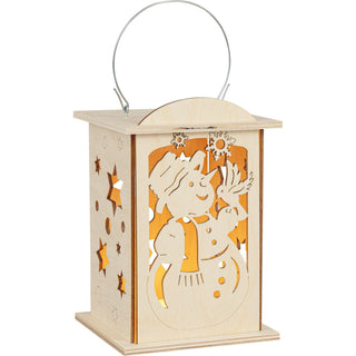 Die Laterne "Schneemann" kann mit Teelicht oder LED betrieben werden. Af der Vorderseite sieht man einen fröhlichen Scneemann mit Vöglein. Laterne hier mit Teelicht beleuchtet.