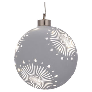 Satin-Weiße LED-Glaskugel zum Aufhängen, 13 cm hoch, mit sternförmigen Lichtaussparungen, Batteriebetrieb und Timerfunktion