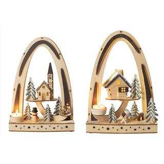 LED-Lichterbogen aus Holz mit einem Sockel mit Sternen, 2 verschiedenen Motiven und einem Teelicht. Der Bogen wird mit LED beleuchtet. Auf einem Bogen befindet sich eine Kirche mit Bäumchen, Schneemann und einem Winterkind auf Schlitten. Auf dem 2. Bogen ist ein Waldhaus mit Bäumchen, Reh und Futtergrippe zu sehen. Auf beiden >Bögen befindet sich eine Halterung für ein Teelicht.