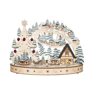 LED Lichterbogen „Weihnachtstraum“ mit beweglichem Weihnachtsbaum, roten Glaskugeln, winterlicher Holzszenerie, für Batterie- und Netzbetrieb mit Timerfunktion.