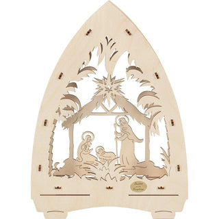 LED Lichterspitze 'Christi Geburt', 29 cm – Holzsilhouette mit Darstellung der Weihnachtsgeschichte: das Jesuskind in der Krippe, Maria kniend und Josef mit Stab stehend, umrahmt von Palmen und einem Stern. Mit Schriftzug 'Qualität aus dem Erzgebirge' auf einem kleinen Schild unten.