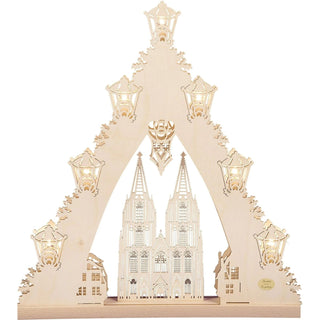 Lichterspitze aus Holz mit 7 - flammiger LED Beleuchtung, in der Mitte wird sehr detailiert der Kölner Dom dargestellt.