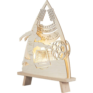 Die beleuchtete Deko-Spitze aus Holz mit dem großen Fußballmotiv wird hier in seitlicher Perspektive präsentiert. Bild 2.