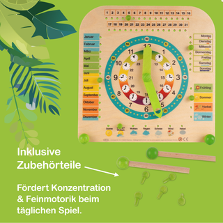 Hölzernes Lernspielzeug mit großer Uhr in der Mitte, beweglichen Zeigern und nummerierten Stunden- und Minutenmarkierungen. Links sind die Monate farbig dargestellt, rechts die Wochentage. Unten befinden sich Symbole für Wetterbedingungen (Sonne, Wolken, Regen, Schnee, Wind) und farbige Kreise für die vier Jahreszeiten. Auf grünem Hintergrund steht „Inklusive Zubehörteile“ mit einem Pfeil auf zusätzliche Teile sowie „Fördert Konzentration & Feinmotorik beim täglichen Spiel.“