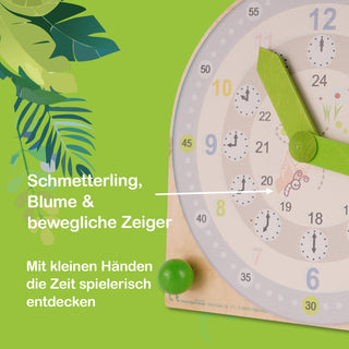 Bunte Lernuhr für Kinder mit beweglichen Zeigern. Die Zahlen sind farbig gestaltet, und auf dem Zifferblatt sind kleine Illustrationen von Schmetterlingen und Blumen zu sehen. Begleitender Text: „Schmetterling, Blume & bewegliche Zeiger“ sowie „Mit kleinen Händen die Zeit spielerisch entdecken.“