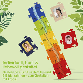 Bunte Messlatte aus Puzzleteilen mit Höhenangaben von 60 bis 150 cm, unterteilt in Blau, Grün, Gelb, Orange und Rot. Drei zusätzliche Puzzleteile dienen als Bilderrahmen für Fotos. Text im Bild: „Individuell, bunt & liebevoll gestaltet“ und „Bestehend aus 5 Puzzleteilen und 3 Bilderrahmen – zum Gestalten mit Fotos.“