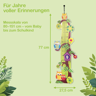 Illustration einer Messskala zur Größenmessung von Kindern, mit einer Skala von 80 bis 151 cm. Der Text ‚Für Jahre voller Erinnerungen‘ ist sichtbar. Die Messlatte eignet sich für Kinder vom Babyalter bis zum Schulkind. Maße der Messlatte: Höhe 77 cm, Breite 27,5 cm.