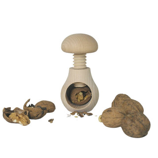 Dieser handgefertigte Nussknacker in Pilzform aus naturbelassenem Holz mit 9 cm Höhe überzeugt durch sein präzises Schraubgewinde für müheloses Nüsse knacken. Die unbehandelte Oberfläche lädt zum kreativen Gestalten und individuellen Bemalen ein, was ihn zu einem besonderen persönlichen Geschenk macht. Ideal für Kunsthandwerk-Liebhaber und als einzigartiges Präsent für verschiedene Anlässe geeignet._2