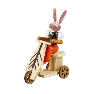 Osterhäsin auf Roller, farbig, 17 cm