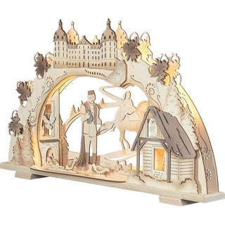 Im Seitenprofil ist hier der elektrische Lichterbogen vom bekannten Wintermärchen Aschenbrödel abgebildet. Die Schattierungen zeigen detailgetreue Filmausschnitte. Bis auf die rote Feuerstelle im Kamin und dem gefundenen blauen Schuh ist das Motiv naturfarben gestaltet. Der Prinz mit dem Schuh, die Prinzessin zu Pferd, das prunkvolle Schloss Moritzburg, die Tauben, die Eule Rosalie in ihrer Scheune und die drei Haselnüsse als Umrandung lassen den Märchenzauber unter Beleuchtung wirken. Bild 3.