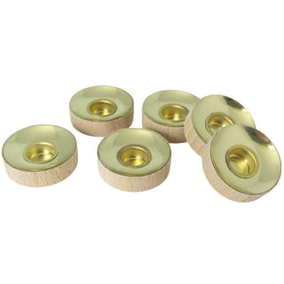 Sechs Pyramidenadapter Kerzenhalter aus Holz und Metall, die zum Umbau von Teelichten auf Pyramidenkerzen verwendet werden.