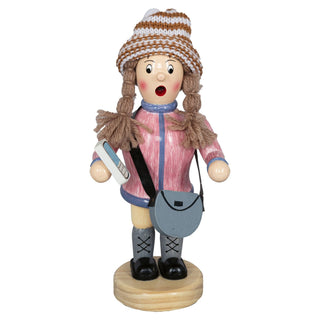  Das Bild zeigt ein Räuchermännchen in Form eines Mädchens, das ein Handy und eine Handtasche trägt. Es ist 20 cm groß und hat braune Zöpfe, eine gestrickte Mütze in Weiß- und Brauntönen, einen rosa Mantel mit blauen Akzenten, graue Stiefel mit schwarzen Schnürsenkeln und steht auf einem runden Holzsockel.