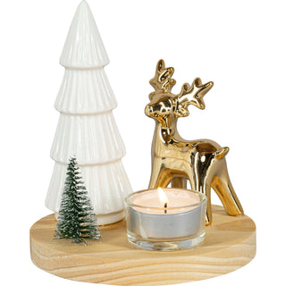 Teelichthalter auf Holzsockel mit weißem Keramikbaum, grünem Kunstbaum, goldenem Keramik-Hirsch und Teelicht im Glashalter – 15 cm hohe Winterdekoration.