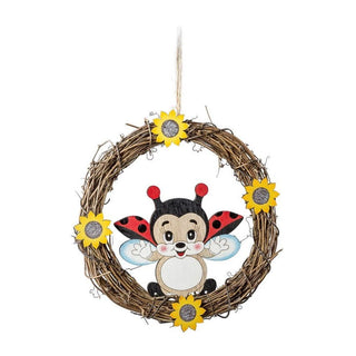 Naturfarbener Türkranz mit 4 gelben Blüten und einem freundlichen, kleinen Marienkäfer in der Mitte